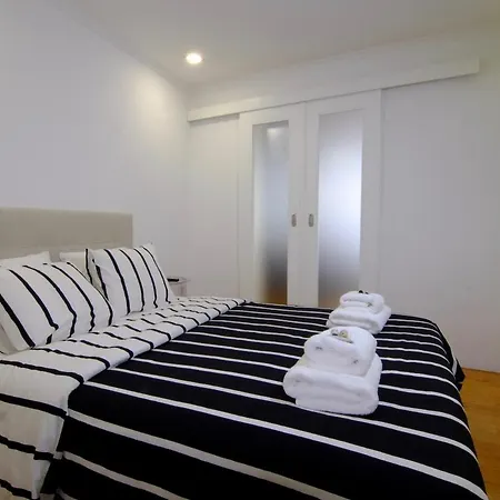 1st Tram 28 * ליסבון