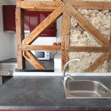 1st Tram 28 דירה