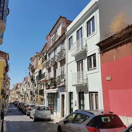 1st Tram 28 * ליסבון