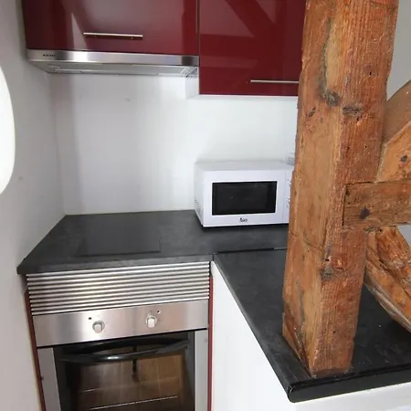 1st Tram 28 ליסבון